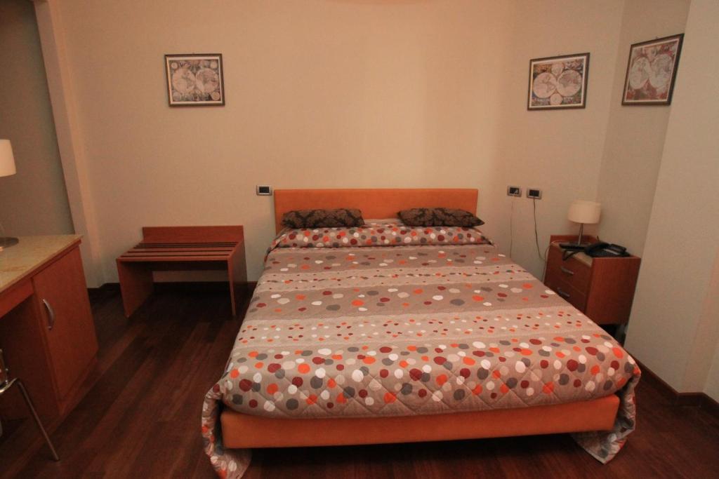 Hotel Santa Caterina Bergamo Zimmer foto